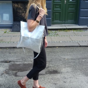 Silber Ledertasche, Leder Shopper, Tasche, Tote Bag, Handtasche, Schultertasche, Umhängetasche Reißverschluss, Fair, Handgefertigt, Shopper