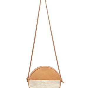 Runde Schultertasche, Moonbag, Halfmoonbag, Handtasche, Ledertasche, Schultertasche, Umhängetasche mit Reißverschluss in Braun / Gold