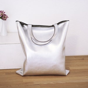 Silver leather tote, tote bag, handbag, leather bag, shoulder bag, zippered shoulder bag by ElektroPulli, handmade, handcrafted, slowfashion