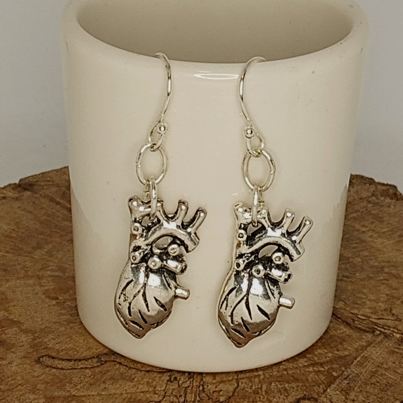 Anatomical Heart Earrings, Silver Anatomy Earrings,Chunky Heart Dangles, Goth Heart Dangles, Cardiology Earrings, Halloween Dangles Bild 4