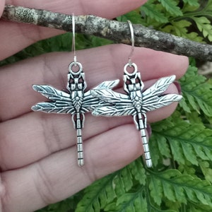 Silver Dragonfly Earrings, Dragonfly Dangles, Minimalist Dragonfly Jewelry, Dragonfly Gift Earrings immagine 1