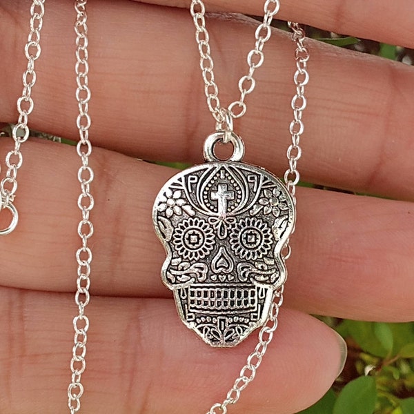 Sugar Skull Necklace, Sugar Skull Pendant, Day of the Dead Pendant, Sugar Skull Jewelry, Dio de los Muertos Necklace, Sugar Skull Amulet