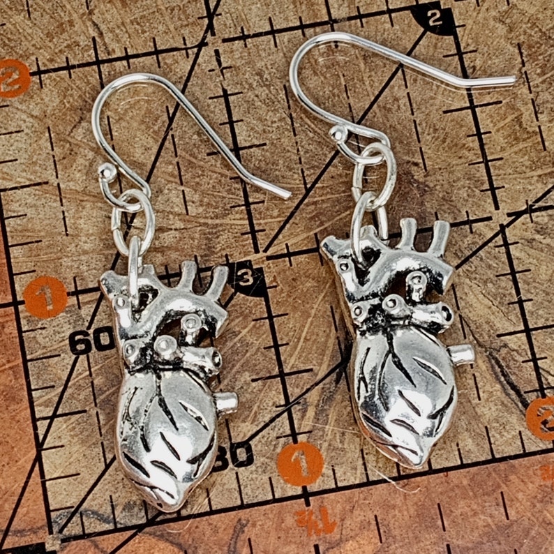 Anatomical Heart Earrings, Silver Anatomy Earrings,Chunky Heart Dangles, Goth Heart Dangles, Cardiology Earrings, Halloween Dangles Bild 10