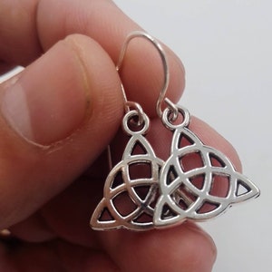 Celtic Knot Earrings, Celtic Trinity Knot Earrings, Trinity Knot Earrings, Small Celtic Knot Earrings, Silver Trinity Knot Earrings