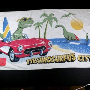 1980&#39;s Tyrannosurfus City Beach Towel