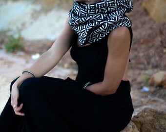 FOX Hoodie, scarf, reversible, adaptable scarf, white, black scarf, woollen scarf, soft scarf.