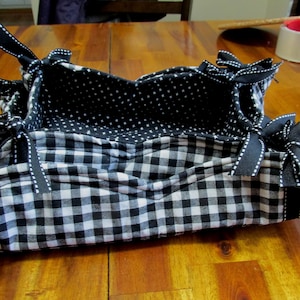 Quilted Fabric Bread Basket: Black Checkered Reversible Tray