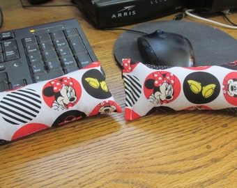 Red and Black Print Keyboard and Mouse Wrist Rest: 100% Cotton