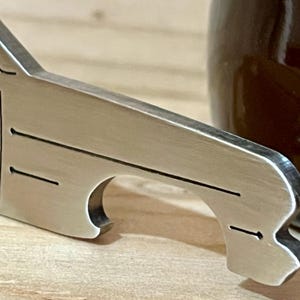 1957 Chevy Bel Air flasköppnare nyckelring: Bil i rostfritt stål