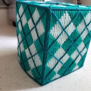Diamond plaid teal/mint tissue box cover