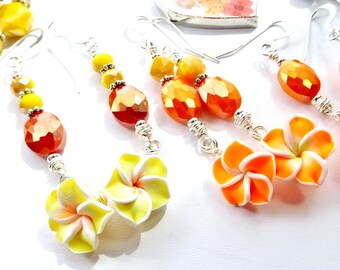 Clay Plumeria Blumen Ohrringe in Gelb und Orange - Tropischer Boho Schmuck