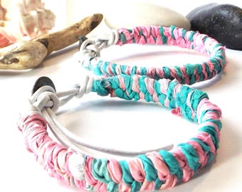 Handgewebtes weißes Leder und Sari-Seidenband Armbänder in Rosa und Grün - Fishtail Braided Bracelet