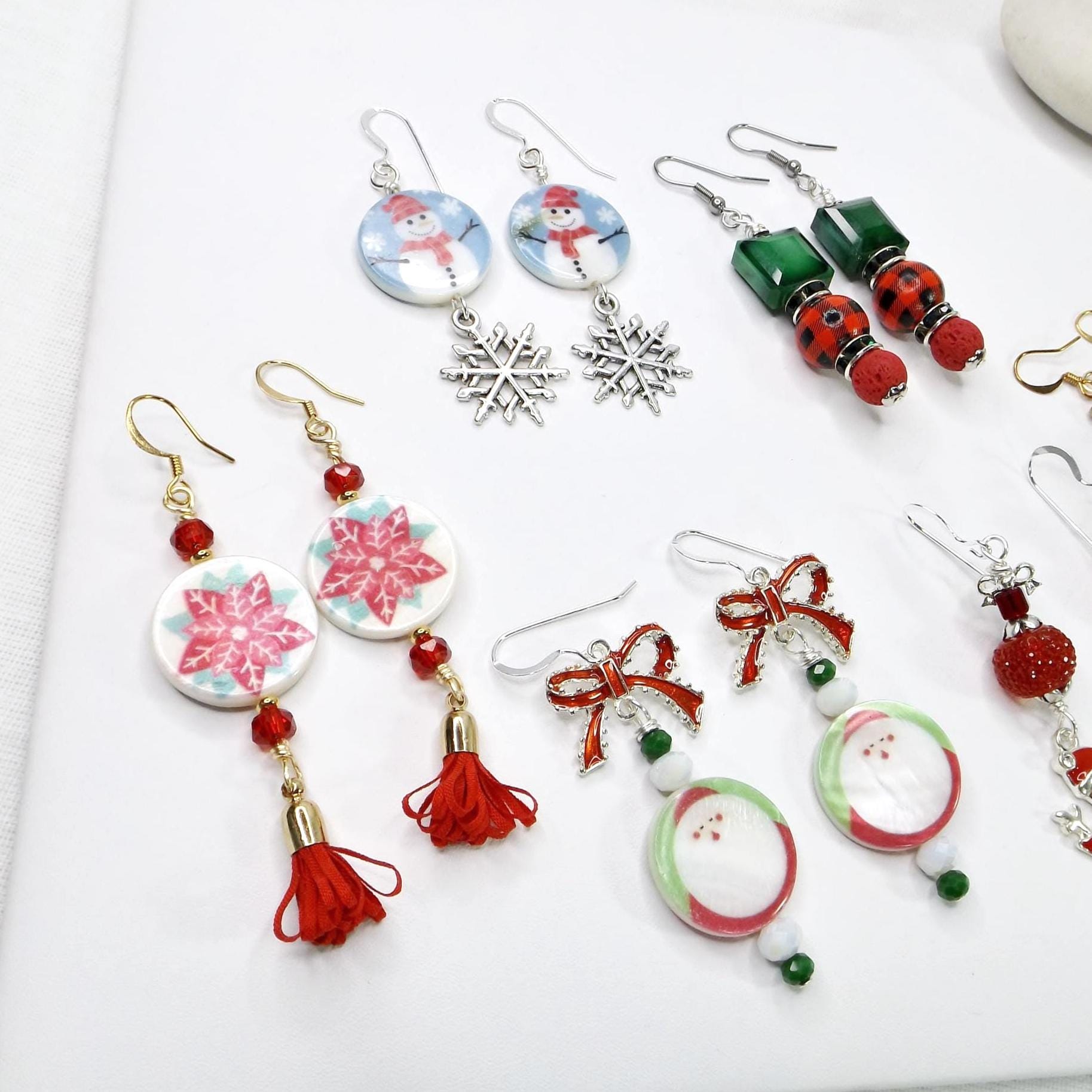 Holiday Beaded Earrings: Festive Shell Beads, Tassels, and Glass Beads in Green, Red, White, and Blue, a Delightful Christmas Gift!