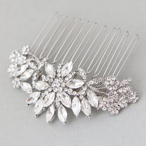 Silver crystal bridal hair comb. Elegant wedding hair clip. White clear zirconia bridal hair barrette, hairpiece, headpiece, tiara
