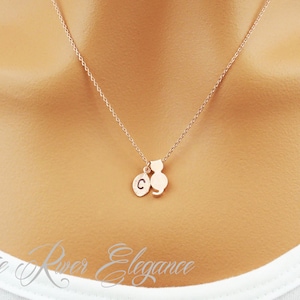 Wählen Sie silberne, roségolde oder goldfarbene Katzenkette. Personalisierte Katzenkette. Roségold Initiale Monogramm Kette