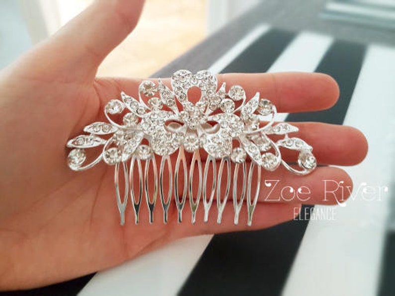 Dainty bridal headpiece Elegant silver wedding hair comb Silver crystal flower bridal hairpiece Silver tiara Silver bridal hair piece