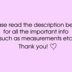 Peut inclure: Fond rose clair avec du texte noir qui dit : &laquo; Veuillez lire la description ci-dessous pour toutes les informations importantes telles que les mesures, etc. Merci ! &raquo; Un symbole de c&oelig;ur est &agrave; la fin.