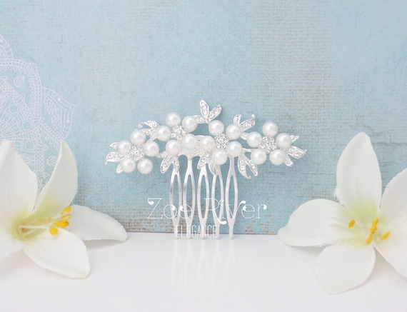 Silver Pearl and Crystal Bridal Hair Comb. Dainty Wedding  display picture 2