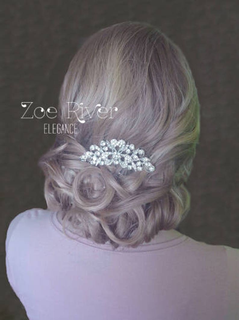Dainty bridal headpiece Elegant silver wedding hair comb Silver crystal flower bridal hairpiece Silver tiara Silver bridal hair piece