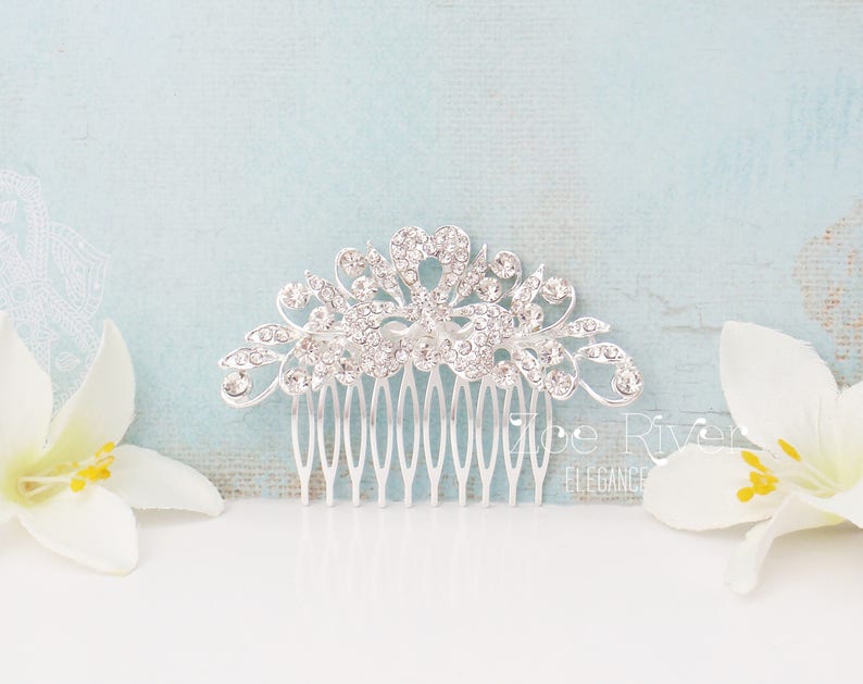 Dainty bridal headpiece Elegant silver wedding hair comb Silver crystal flower bridal hairpiece Silver tiara Silver bridal hair piece