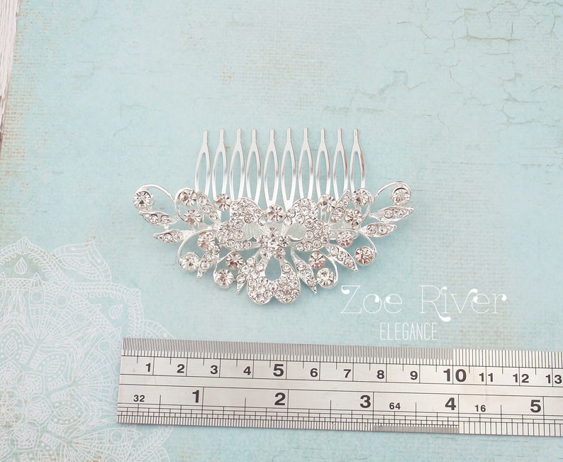 Dainty bridal headpiece Elegant silver wedding hair comb Silver crystal flower bridal hairpiece Silver tiara Silver bridal hair piece
