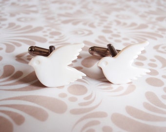 White shell dove cufflinks. Father's day gift ideas, groom gift, groomsmen gift ideas. Silver cufflinks.  Wedding cufflinks, white wedding.