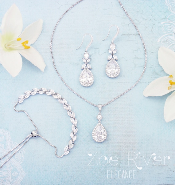 Elegant Silver Jewelry Set with Clear Stones Elegant Silver-colored Flower Jewelry Set Sparkling Stock  main image 3