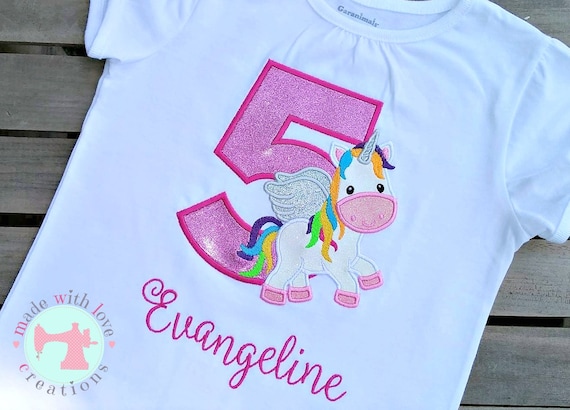 Featured image of post Cumplea os Camisetas Unicornio Ni a Unicornio camisetas m s de 25 000 dise os para cada ocasi n encuentra tu motivo favorito o personaliza e imprime tu camiseta muchos tama os y colores diferentes alta calidad de impresi n env o r pido