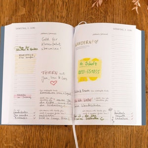 Calendario de citas A5 2024 365 buenos días Planificador diario A5 y cuaderno para una mayor atención plena Calendario de bolsillo de tapa blanda y planificador de citas Azul imagen 2