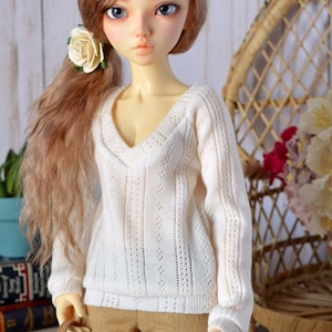 Ivory V-Neck Sweater for Minifee, Unoa, and similar sized slim MSD BJD dolls
