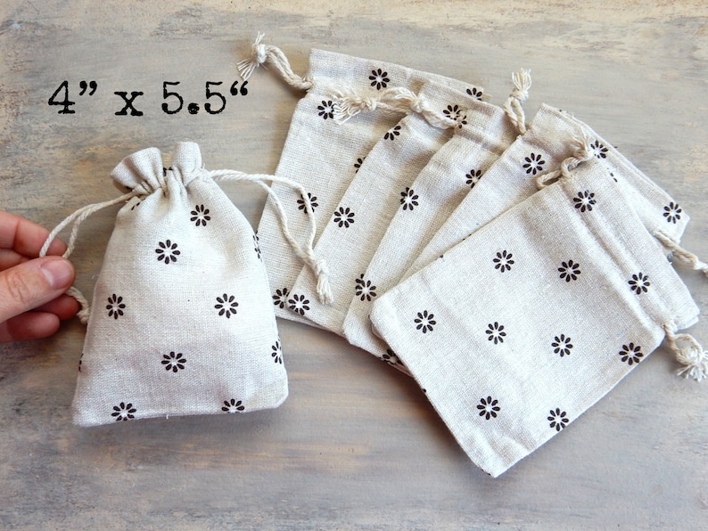 8 Small Flower Power Natural Cotton Muslin Bags Floral Country Rustic Style Gift Soap Jewelry Wedding Party Pouches Drawstring Favors Bag