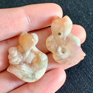 Small Flower Agate Nine Tailed Fox Carving