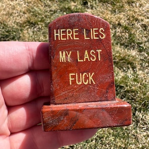 Lápidas de cristal, lápidas, aquí yace mi último f*** red jasper