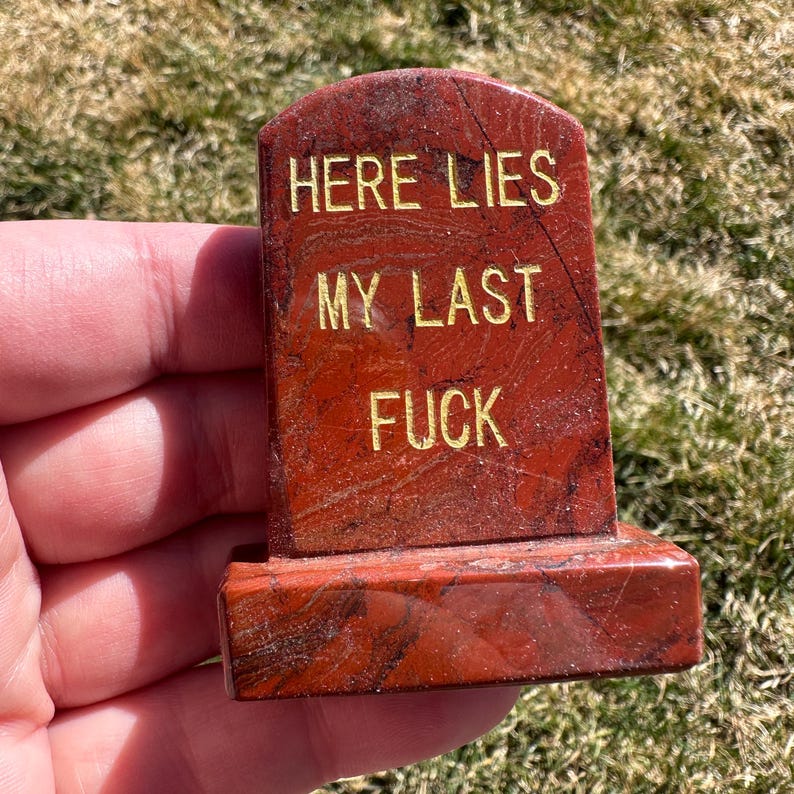 Lápidas de cristal, lápidas, aquí yace mi último f*** red jasper