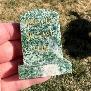 Lápidas de cristal, lápidas, aquí yace mi último f*** green-white Jade