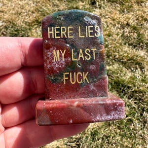 Lápidas de cristal, lápidas, aquí yace mi último f*** sea jasper