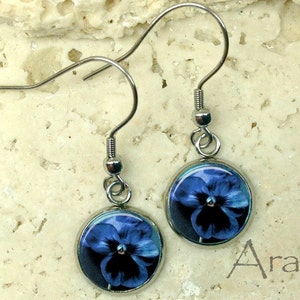 Blue pansy earrings, pansy earrings, blue pansy drop earrings, pansy dangle earrings, blue flower earrings, viola earrings, PL146DP
