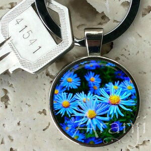 Blue daisy keychain, key chain, key ring, key fob, daisy keychain, blue flower key chain, keychain #PL131K