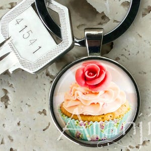 Cupcake keychain, baking key chain, key ring, key fob, cupcake keyring, keychain, baking gift, cupcake, keychain #HG119K