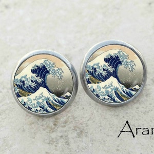 Glass dome Hokusai Wave earrings, Great Wave of Kanagawa earrings, Hokusai art earrings,Great Wave earrings, Japan, fine art earrings AR117E