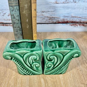 Mid Century Green Pottery Planter Bookends Haeger Attributed Mold 41 Swirl Glaze Pair