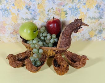 Vintage Wicker Chicken Basket with Chicks: Farmhouse Kitchen Decor