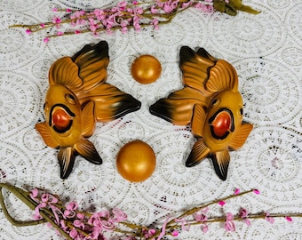 Vintage Miller Studio Anthropomorphes Chalkware-Engelsfisch-Set mit Luftblasen - 1970er Kitsch-Wanddekor