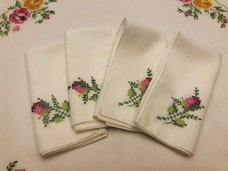 Tablecloth And Set Of 4 Napkins Machine Embroidered Pink And Yellow Rose Table Linens