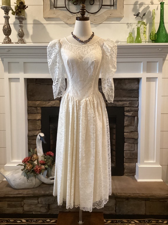 Vintage 1980’s Ivory Lace Midi Boho Wedding Dress