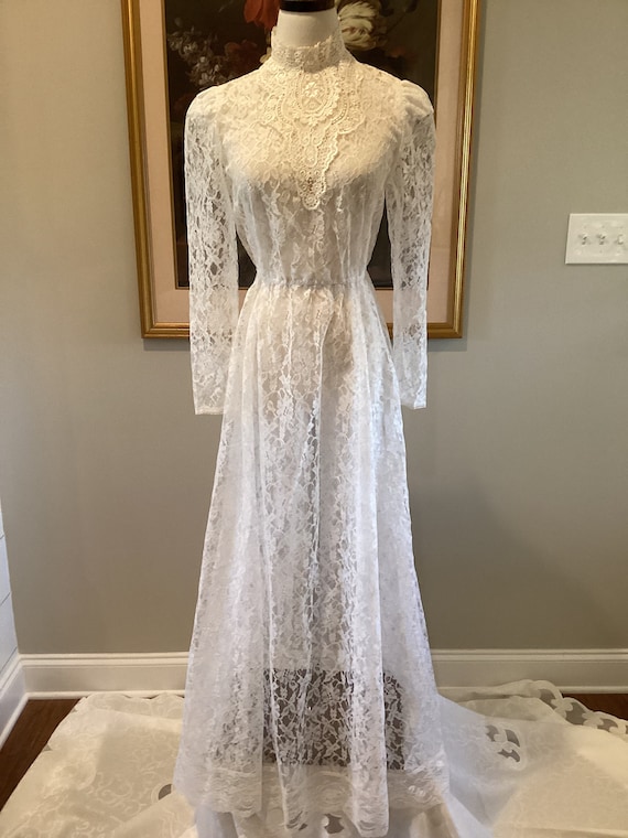 Vintage Victorian Inspired Ivory Chantilly Lace Ov