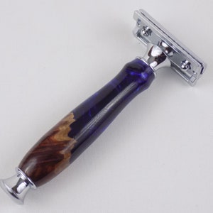 Red Mallee Burl DE Safety Razor with Purple Resin