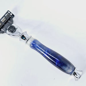 Blue & White Mach 3/Venus Razor