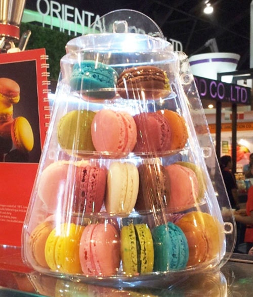 4 Tier Macaron Tower Stand with carrying Case for French Macarons by Cheerico. 