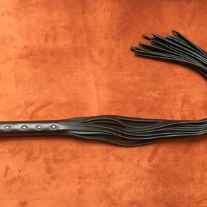 30&quot; Heavy Duty Black Leather Tail Whip